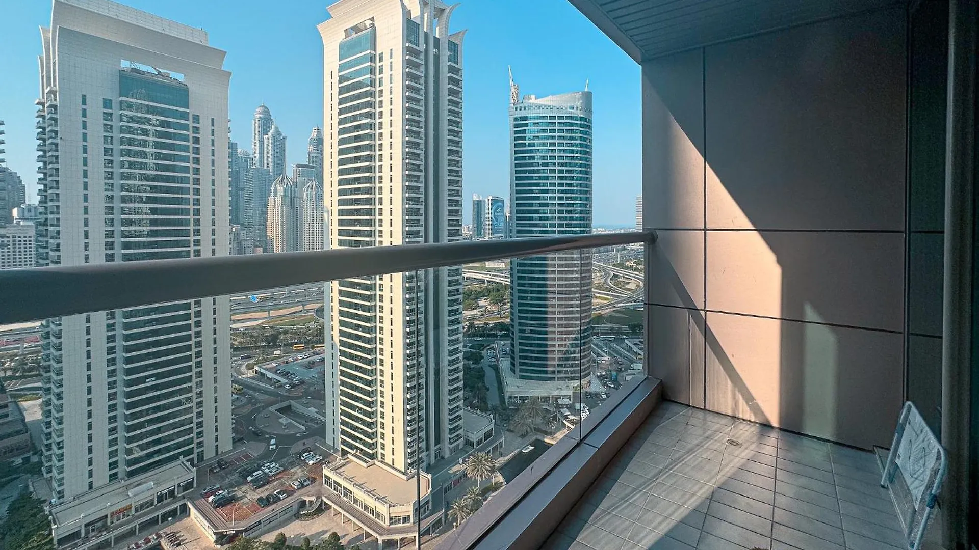 Dreamshoma -1B Spacious Apartment With A Lake View Dubai