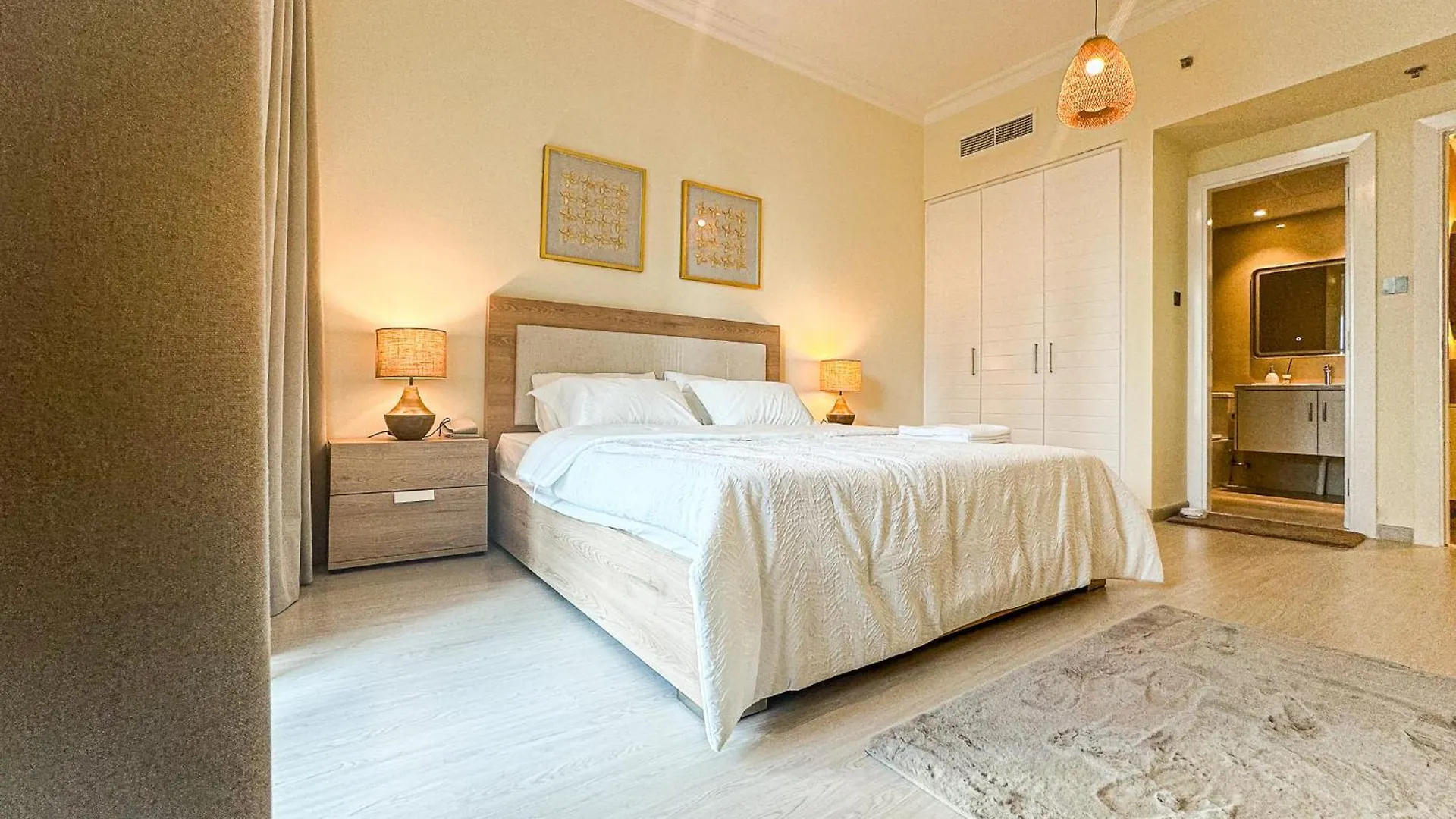 Dreamshoma -1B Spacious Apartment With A Lake View Dubai