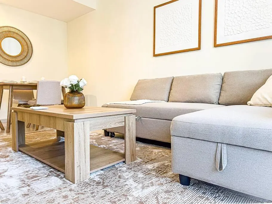 Dreamshoma -1B Spacious Apartment With A Lake View Dubai