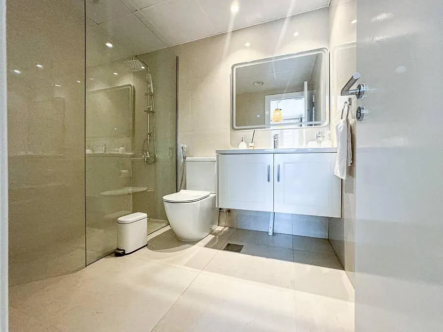 Dreamshoma -1B Spacious Apartment With A Lake View Dubai